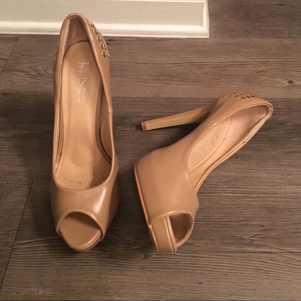 Peep toe heels
